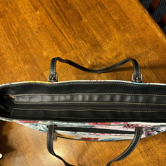 NWOT leather tote/shoulder bag. - Picture 8 of 11